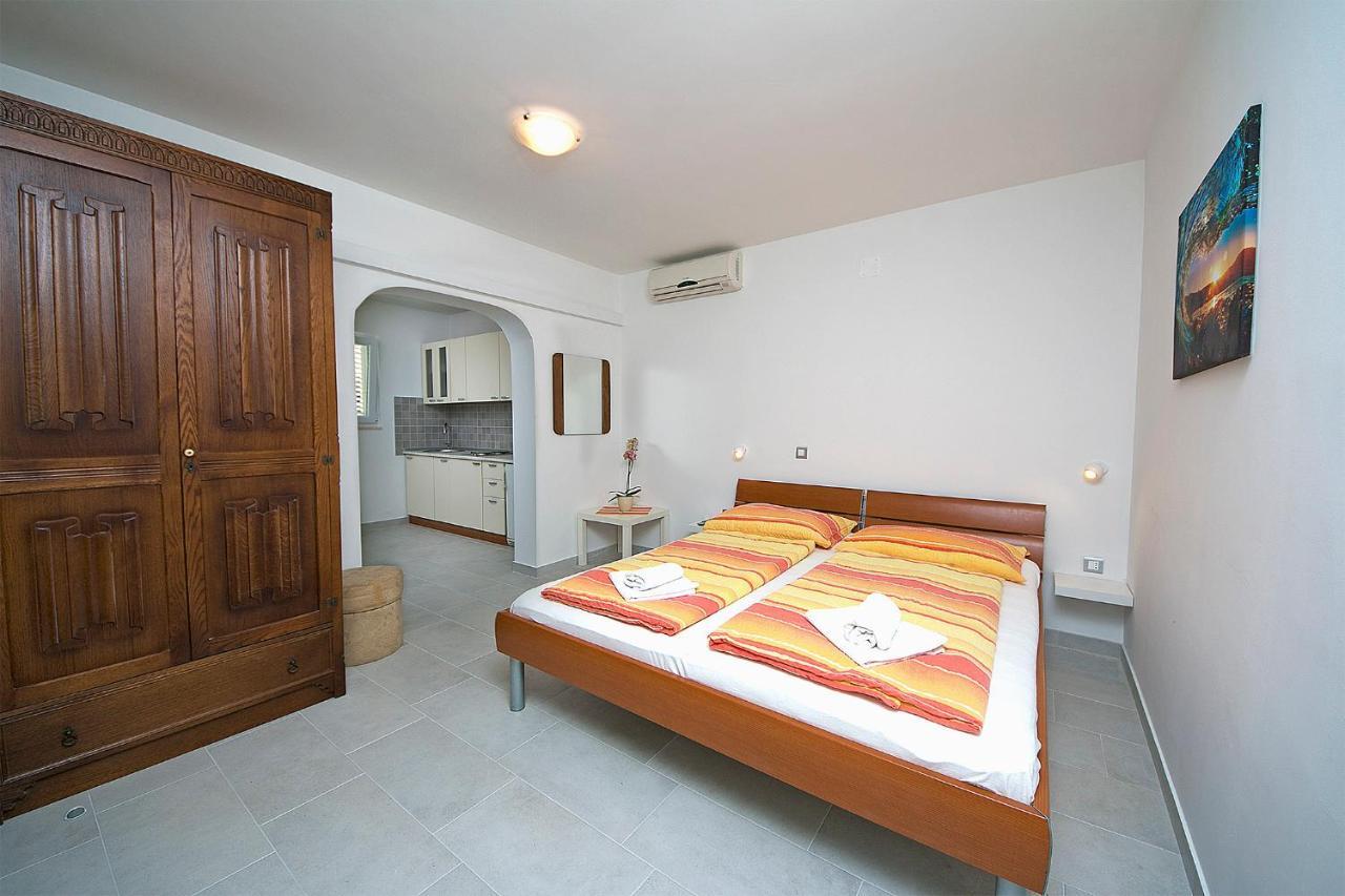 Adria Brela Apartments エクステリア 写真