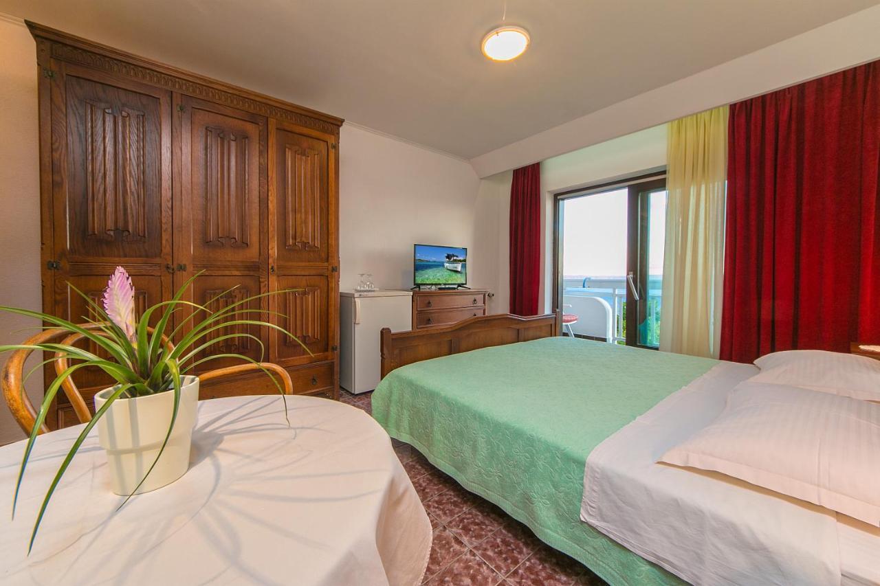 Adria Brela Apartments エクステリア 写真