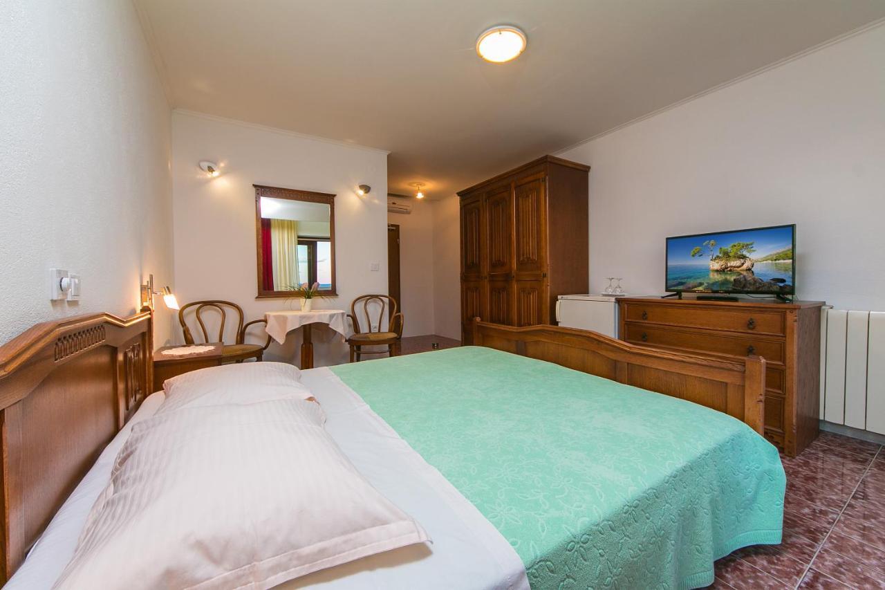 Adria Brela Apartments エクステリア 写真
