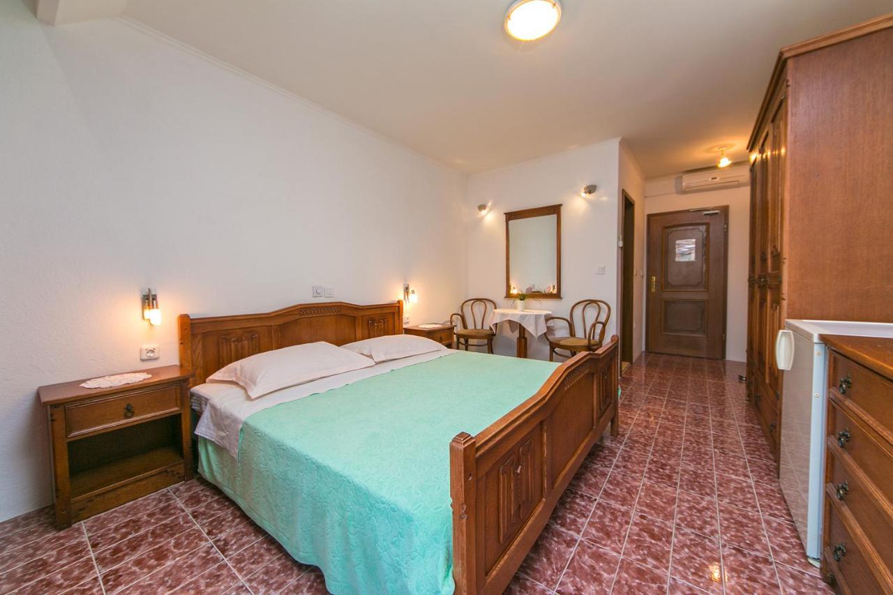 Adria Brela Apartments エクステリア 写真