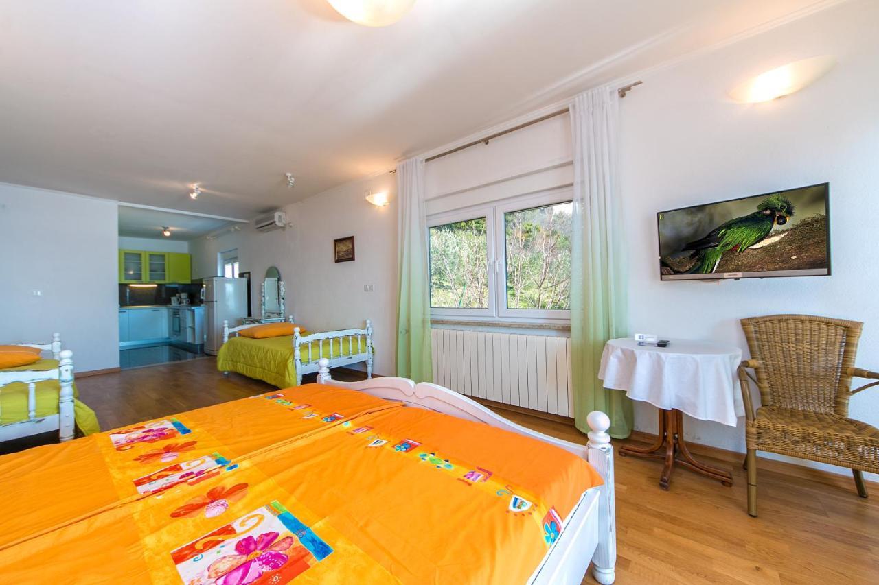 Adria Brela Apartments エクステリア 写真