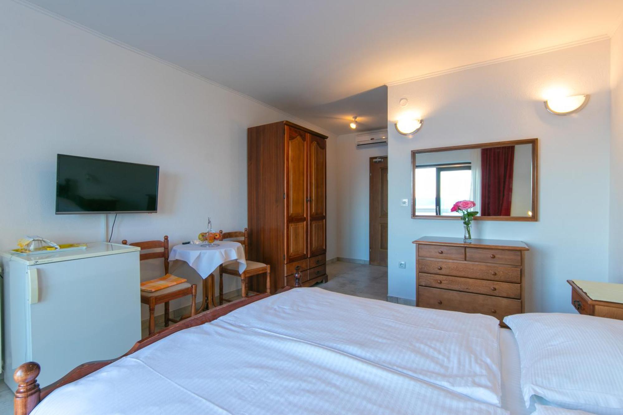 Adria Brela Apartments エクステリア 写真